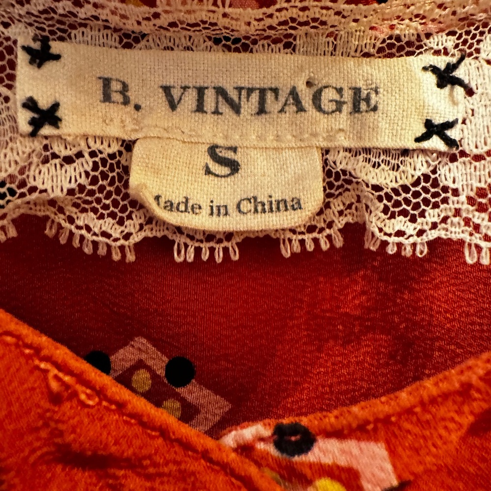 B. Vintage Shirt Top 100% Silk Sz S Small Button down. Exc like new cond… - Picture 3 of 6